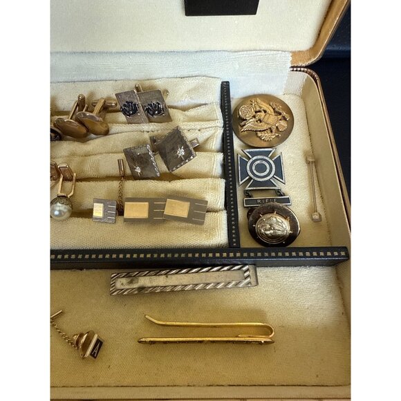 Vintage Shields Men Vintage Men\'s Shields Jewelry box with vintage cufflinks and tie tacks
